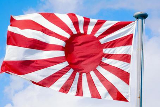 日本の国旗と旭日旗